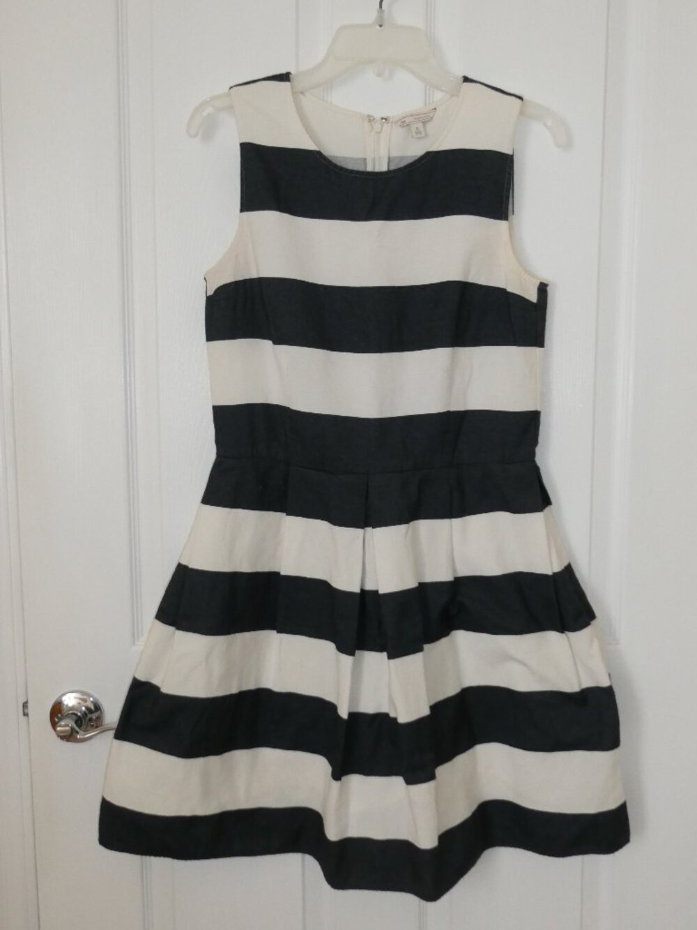 Gap Fit and Flare Black/White Striped Sleeveless Dress with Pockets Size 6 TALL
